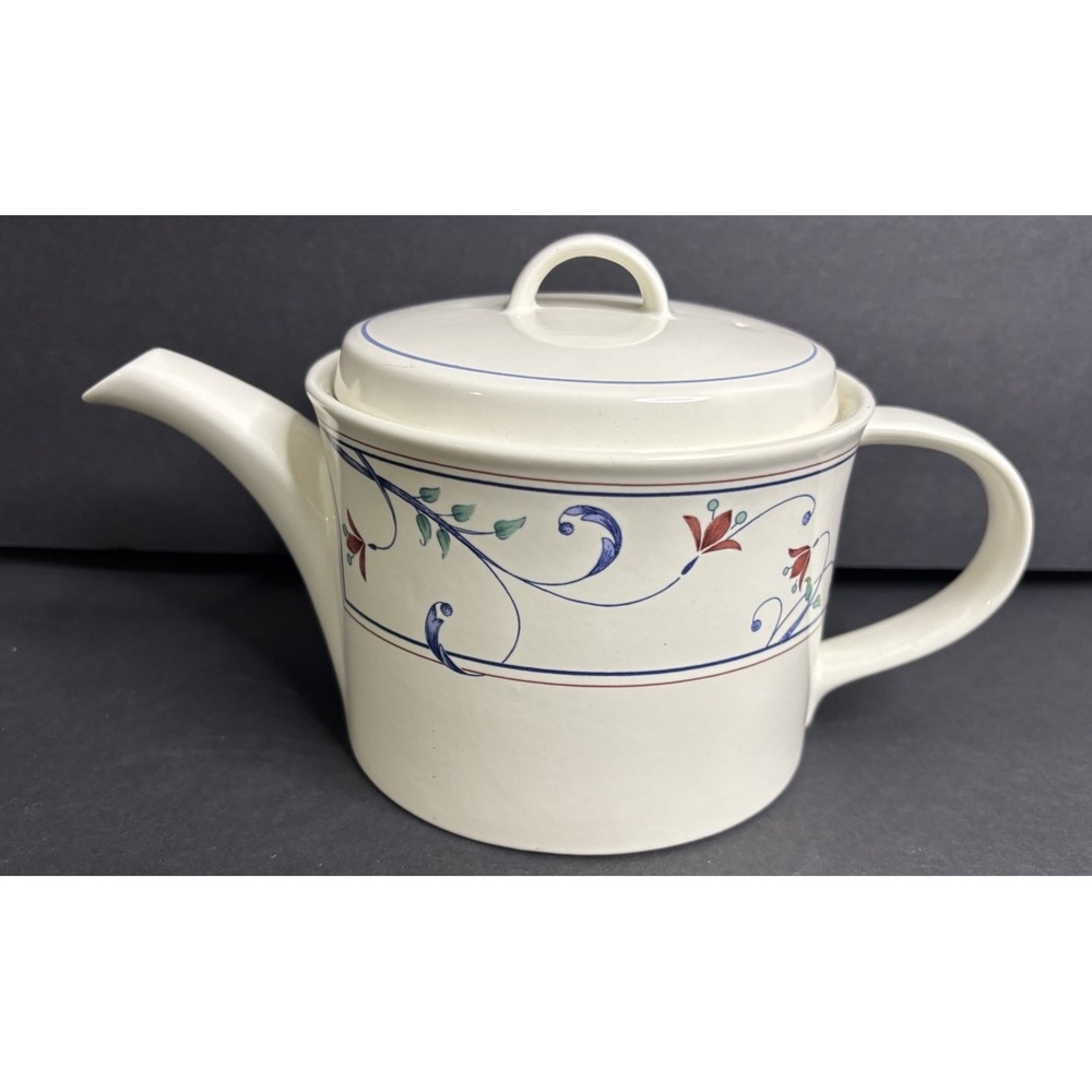 Mikasa Intaglio Annette Teapot with Lid Blue Red Floral Holds 4 Cups CAC20
